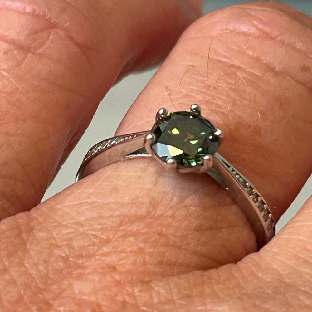 Gorgeous Dark Green simulated gem, s925 1 carrot, Sz 7.5